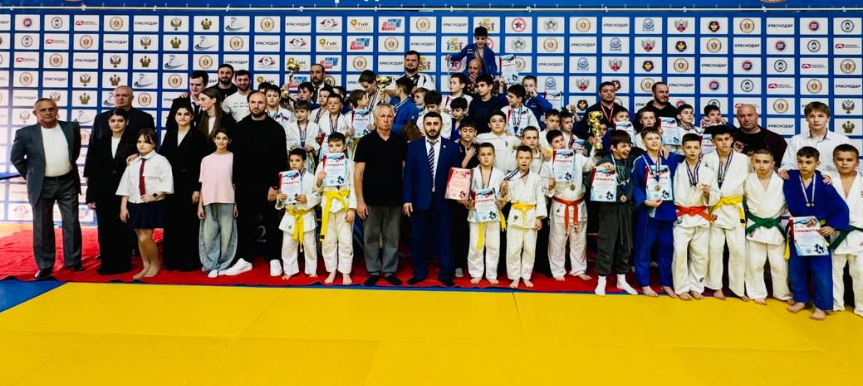 Ученики спортивного комплекса Екатерининский на тренировке